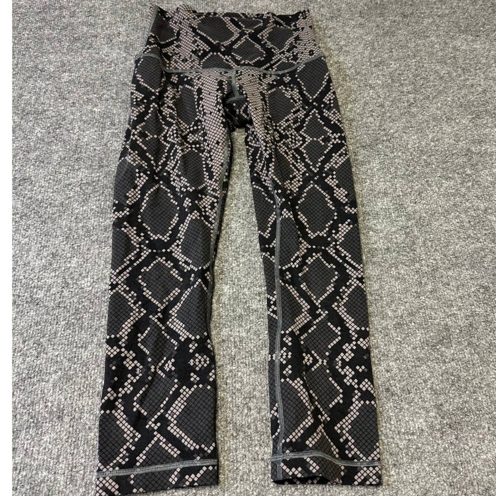 Lululemon Leggings Womens Size 4 Grey Snakeskin Python High Rise Crop Yoga Pants